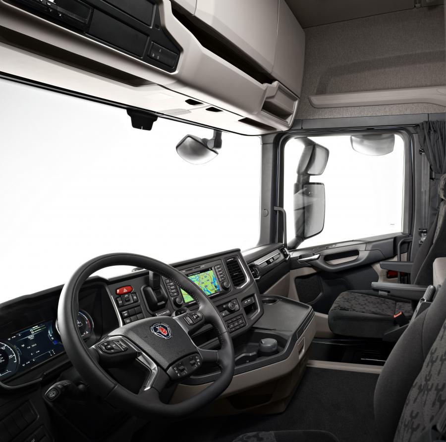 Интерьер Scania R 500 4x2 Highline 2016 года  (фото 8 из 30)